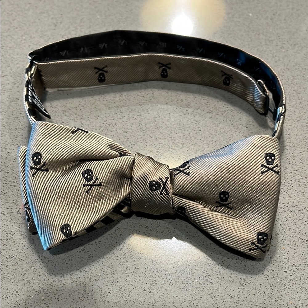 Croft & Barrow Striped Bow Tie with skull and crossbones- Black and Gold